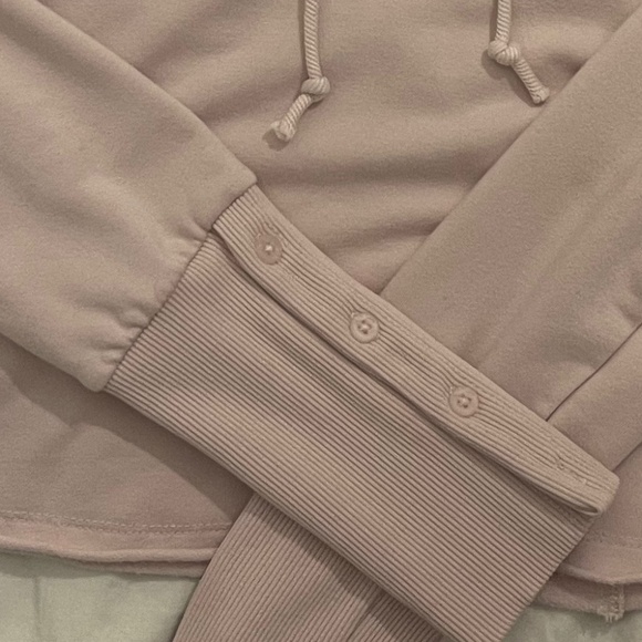 BOGO! Nike Baby Pink Cropped drift hoodie Size Small 40$ - Picture 3 of 3